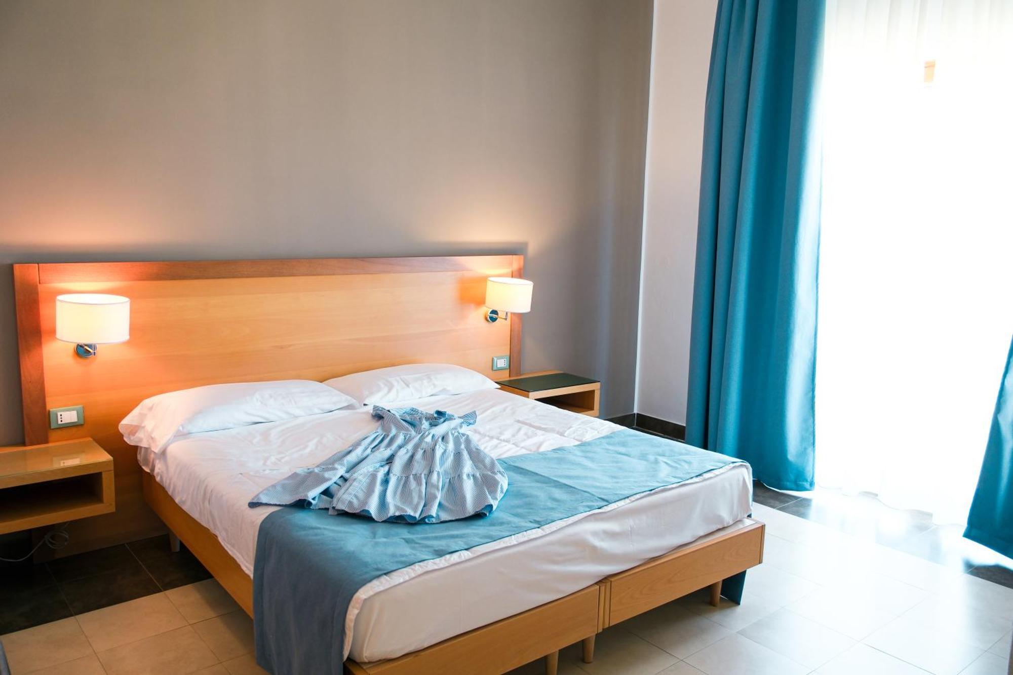 Hotel Scoglio Degli Achei Торре-Санта-Сабина Экстерьер фото