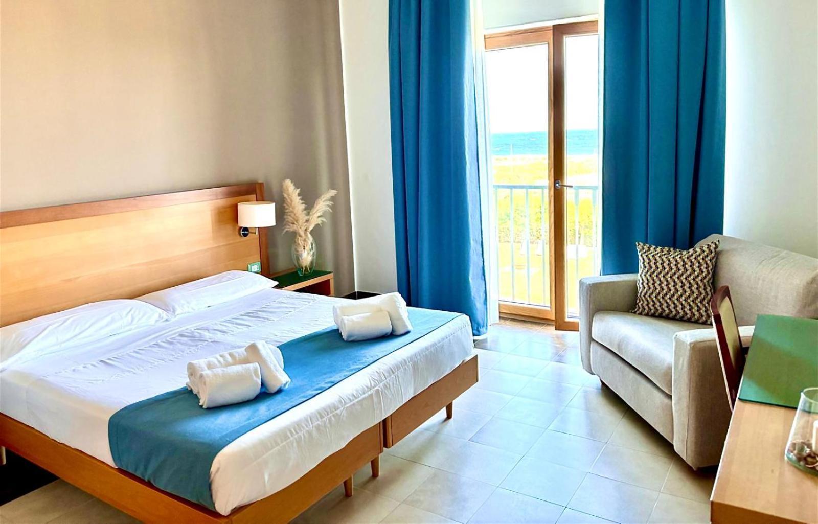 Hotel Scoglio Degli Achei Торре-Санта-Сабина Экстерьер фото